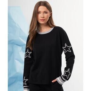 NEW FRENCH KYSS star sleeve scoop neck top in black/slate